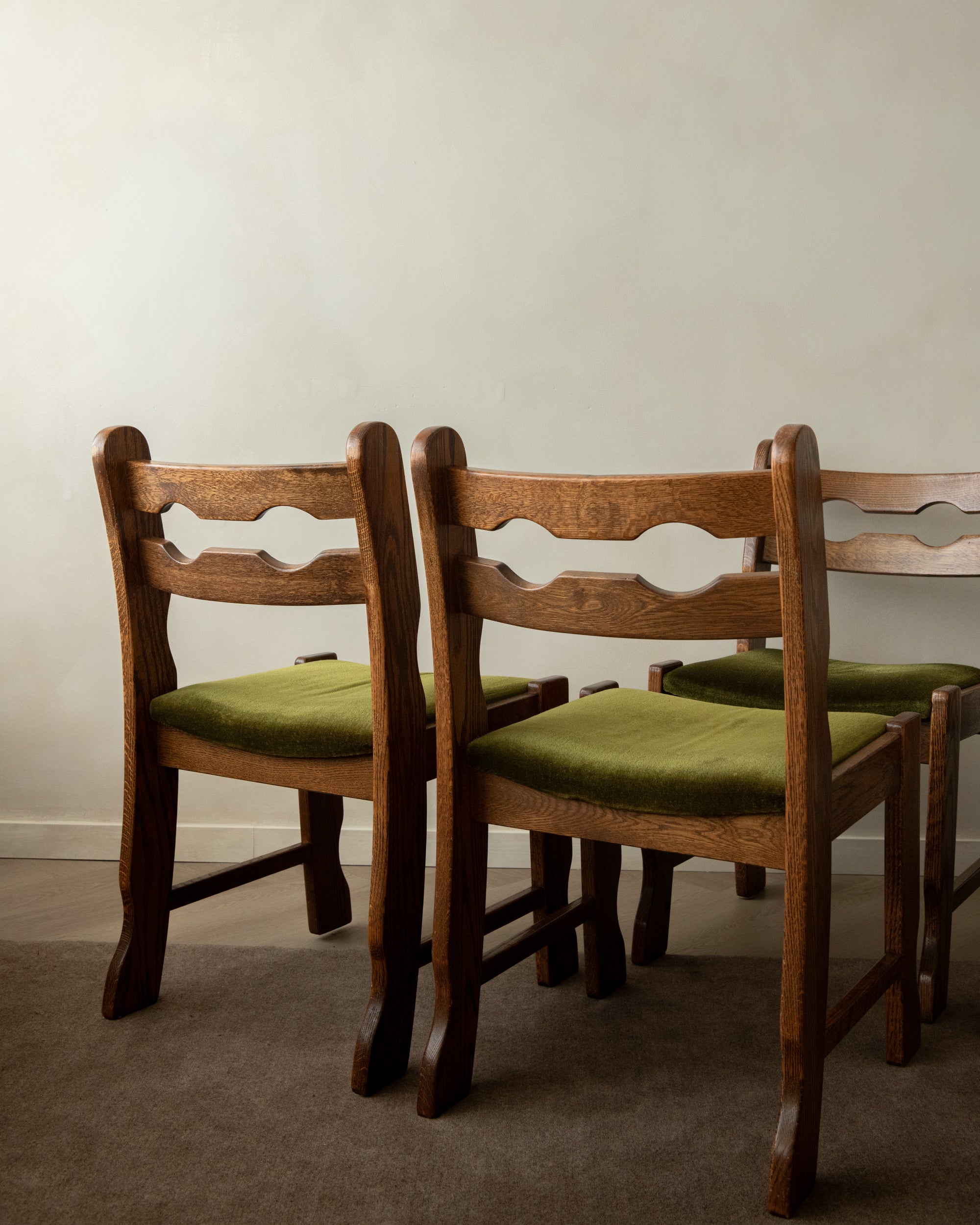 Brutalist Oak Razorback Dining Chairs with Green Velvet, 1970s, Set of 4