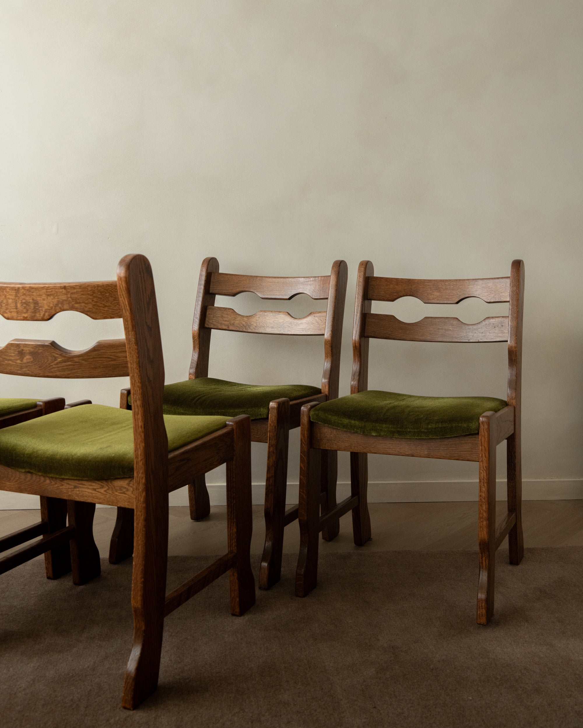 Brutalist Oak Razorback Dining Chairs with Green Velvet, 1970s, Set of 4