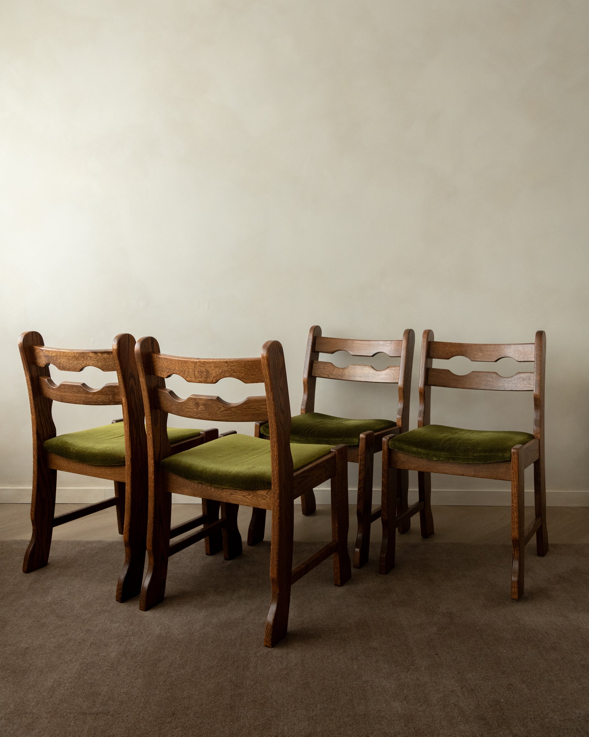 Brutalist Oak Razorback Dining Chairs with Green Velvet, 1970s, Set of 4