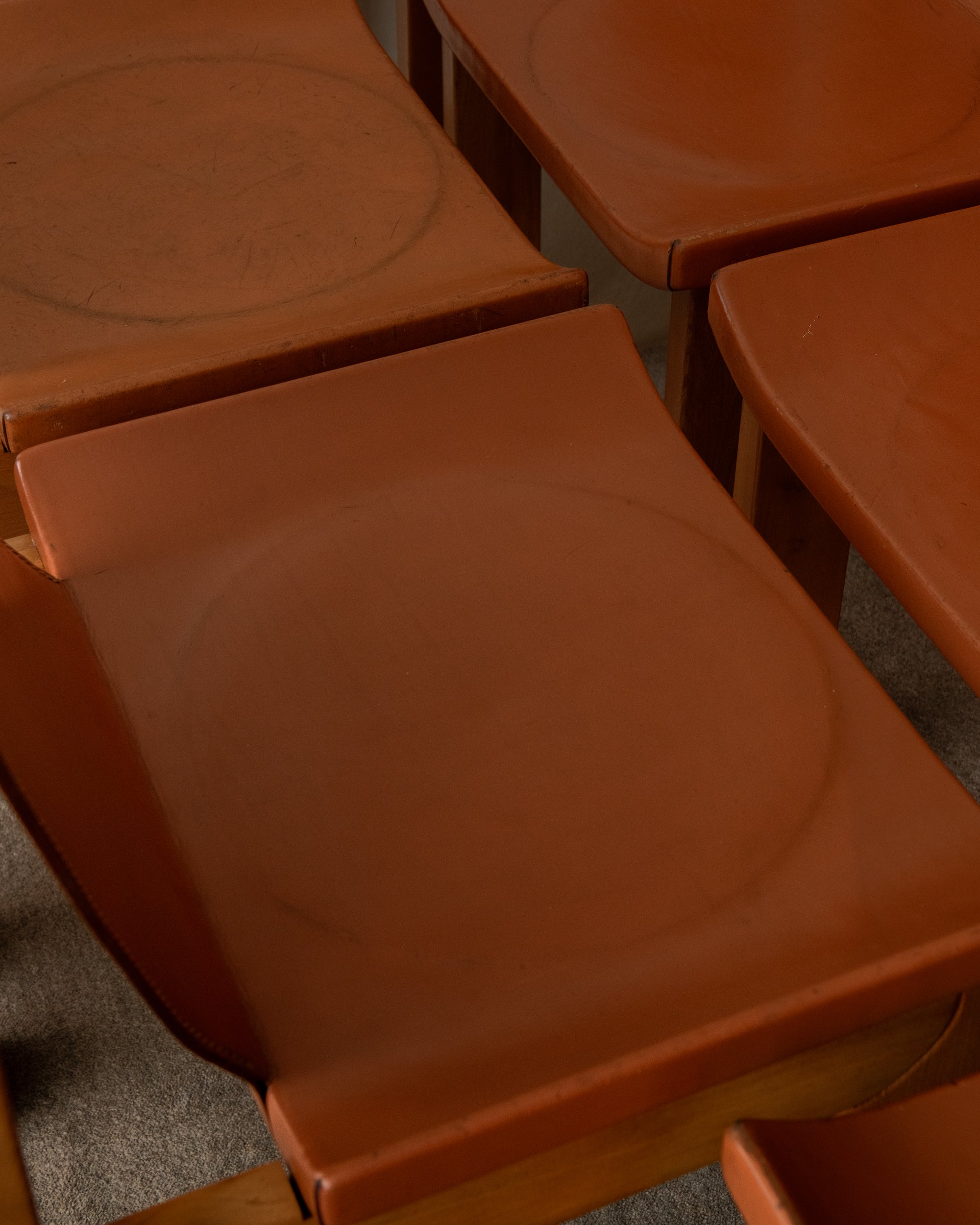 Brutalist Elm and Leather Dining Chairs by Giovanni Luigi Gorgoni for Roche Bobois, 1970s, Set of 7
