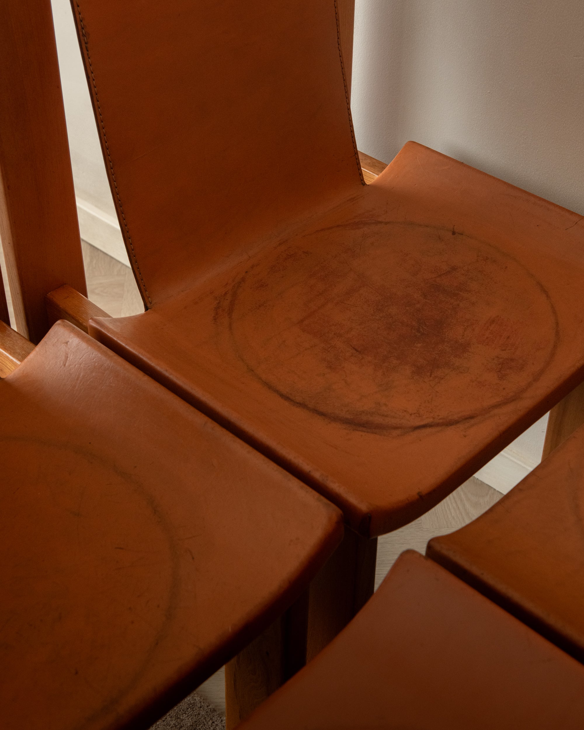 Brutalist Elm and Leather Dining Chairs by Giovanni Luigi Gorgoni for Roche Bobois, 1970s, Set of 7