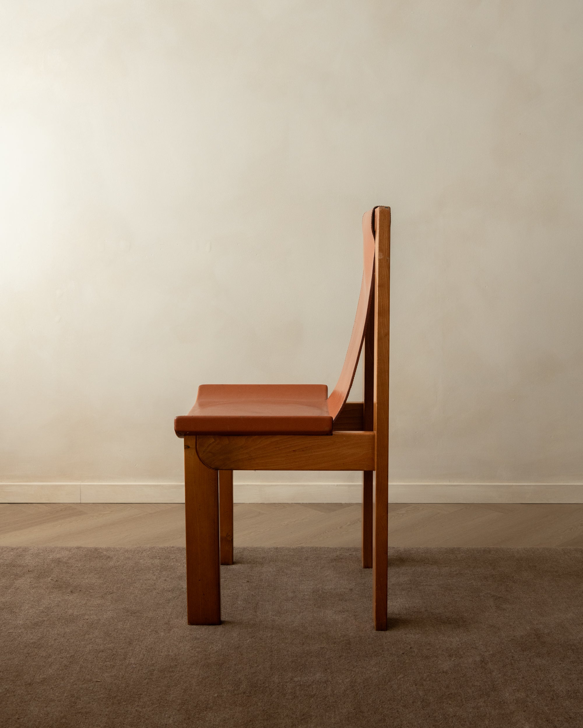 Brutalist Elm and Leather Dining Chairs by Giovanni Luigi Gorgoni for Roche Bobois, 1970s, Set of 7