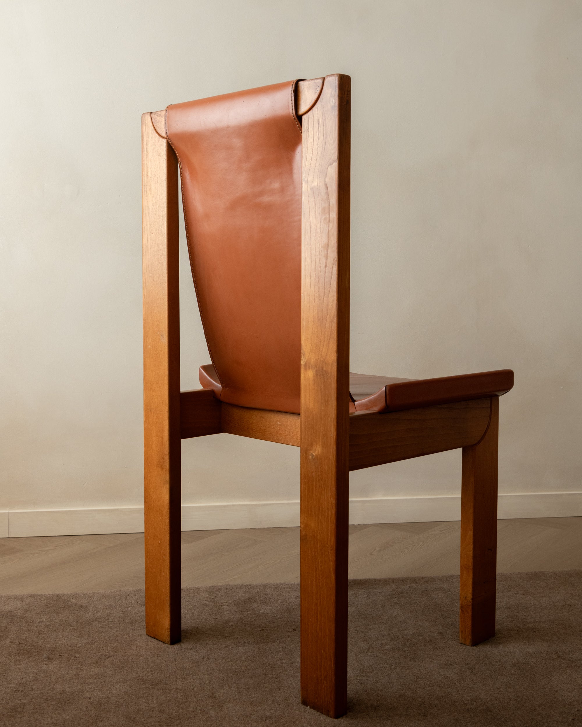 Brutalist Elm and Leather Dining Chairs by Giovanni Luigi Gorgoni for Roche Bobois, 1970s, Set of 7