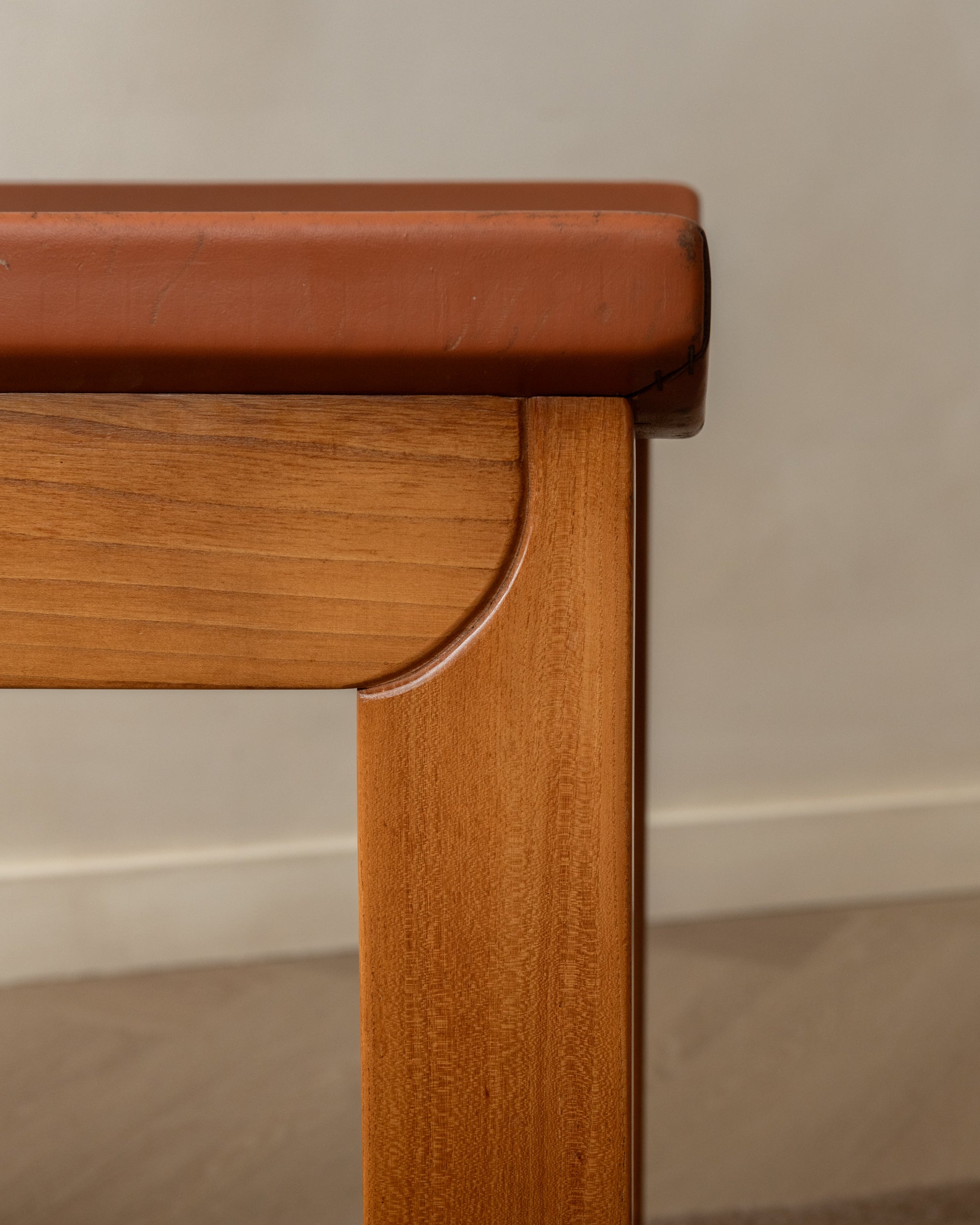 Brutalist Elm and Leather Dining Chairs by Giovanni Luigi Gorgoni for Roche Bobois, 1970s, Set of 7